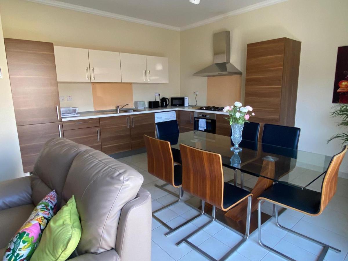 Newly Refurbished Mellieha Central Apartment Exteriör bild