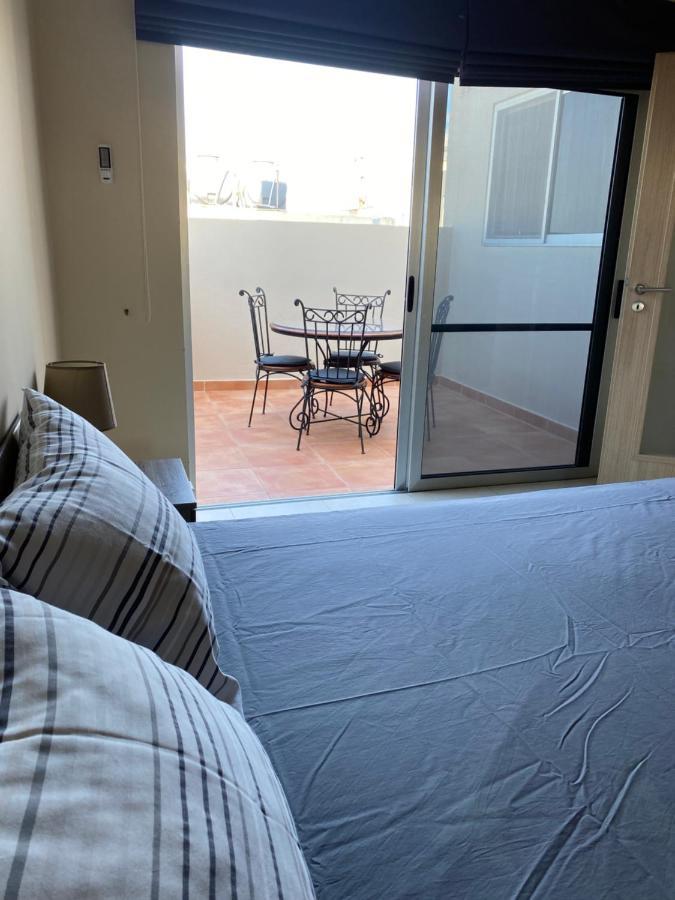 Newly Refurbished Mellieha Central Apartment Exteriör bild
