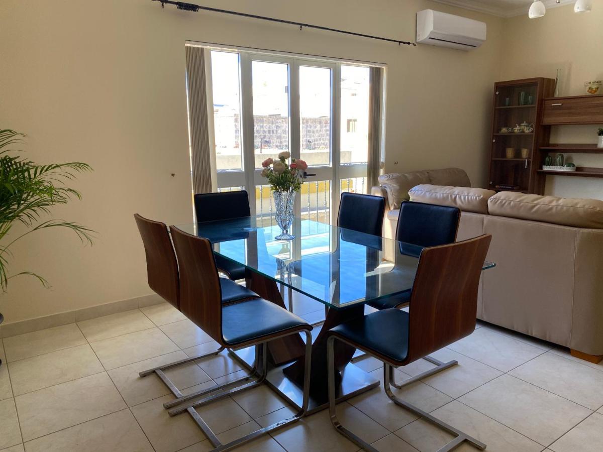 Newly Refurbished Mellieha Central Apartment Exteriör bild
