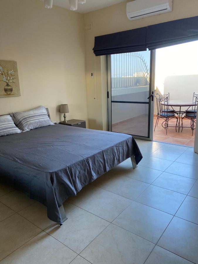 Newly Refurbished Mellieha Central Apartment Exteriör bild